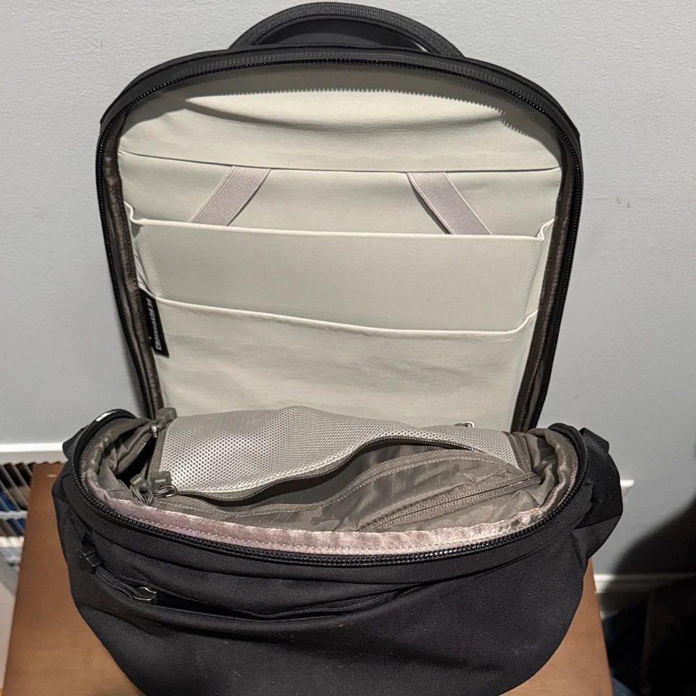 Yeti Crossroads 35L Backpack - Black - Picture 4 of 10